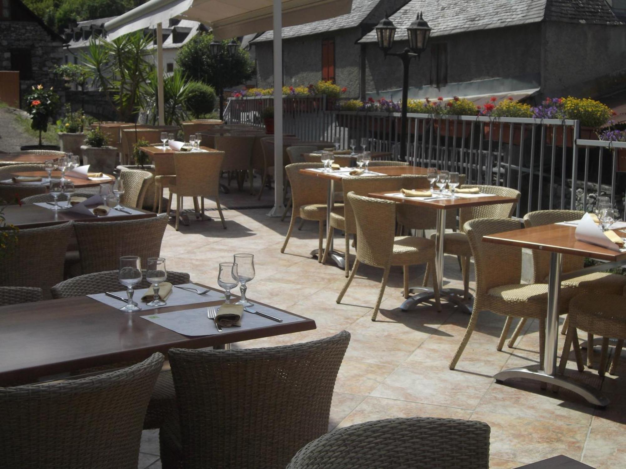Hotel Logis Auberge De L'Isard Saint-Lary  Exterior photo